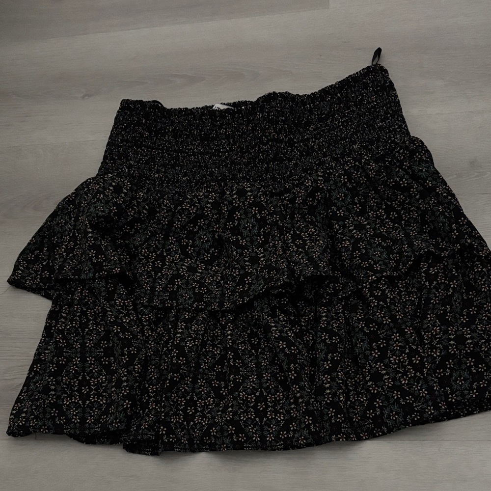 Mini Ruffled Skirt
Worn a few times 
Perfectly good condition